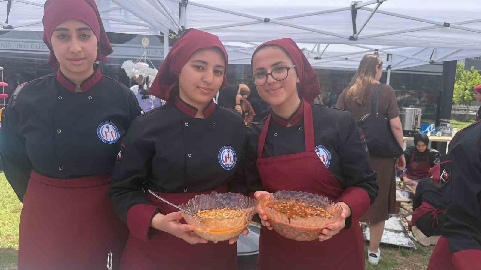 Siverek’te "Maarifin Kalbinde Marifetli Gençlik" fuarı açıldı 6 siverekte maarifin kalbinde marifetli genclik fuari acildi 2