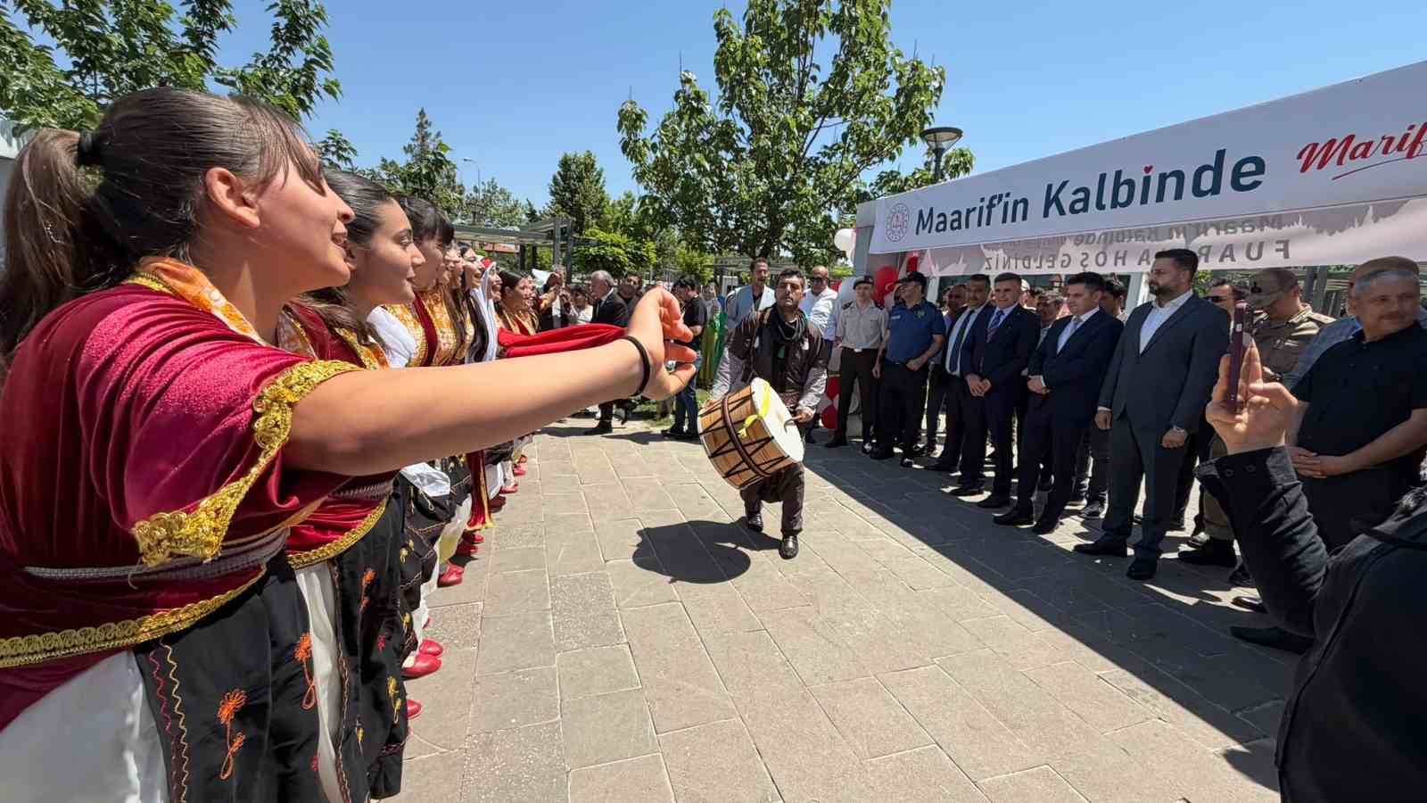 Siverek’te "Maarifin Kalbinde Marifetli Gençlik" fuarı açıldı 11 siverekte maarifin kalbinde marifetli genclik fuari acildi 7 7U4F1g2W