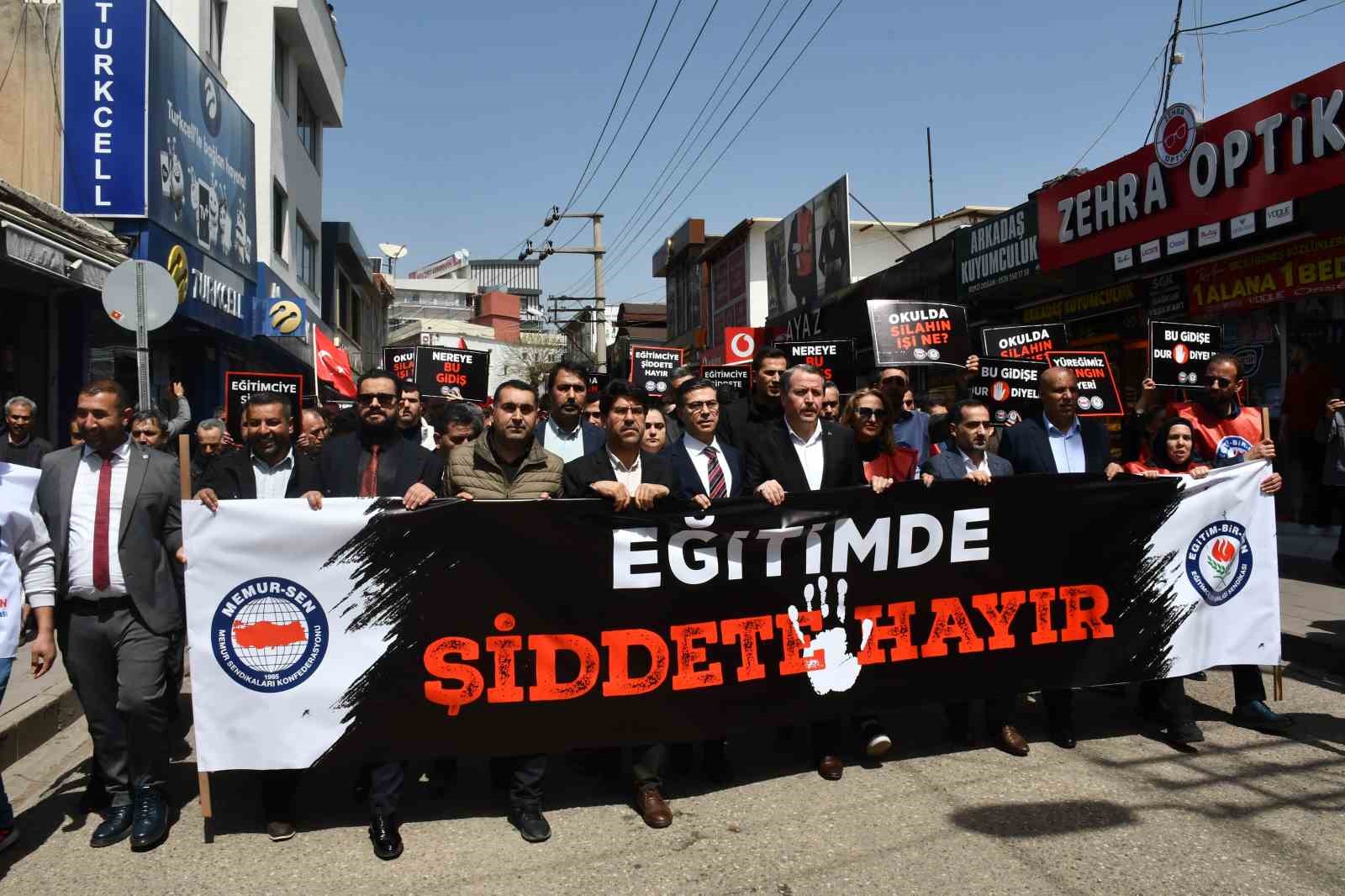 siverekte okul saldirisina tepki 1 jt6YzuBY