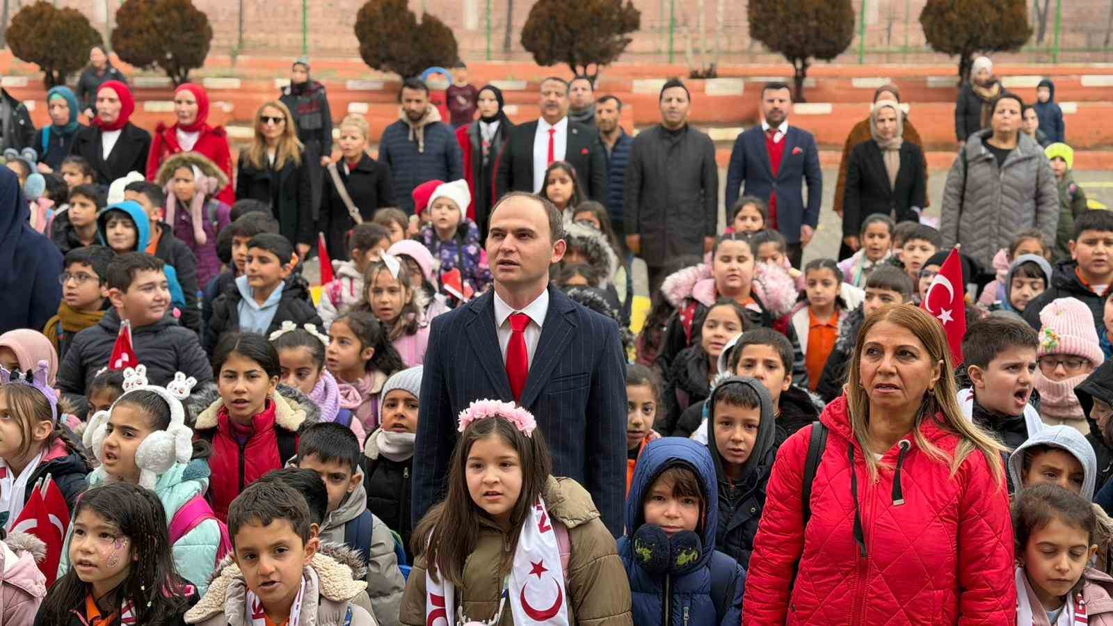 siverekte okullar bayrak sevgisi temasiyla acildi 2 yljfaGzL