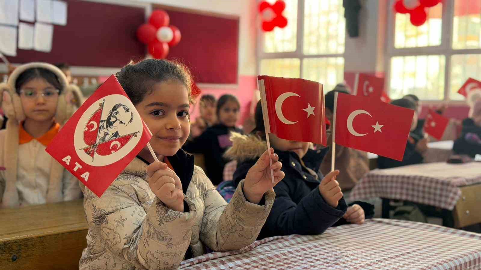 siverekte okullar bayrak sevgisi temasiyla acildi 3 W2hcnygp