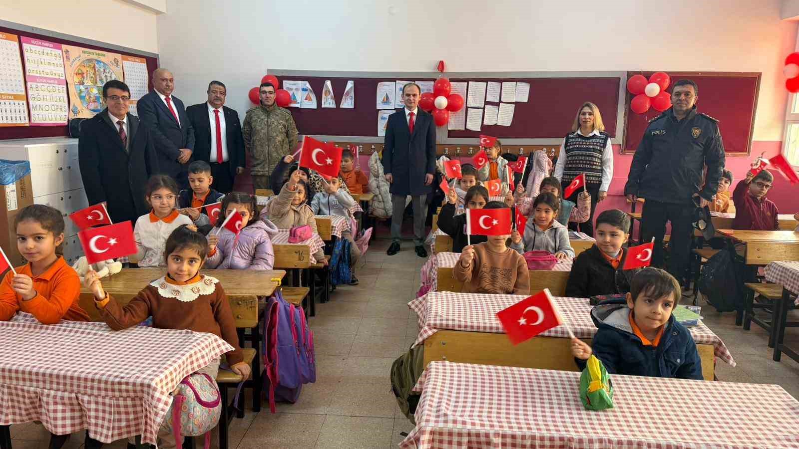 siverekte okullar bayrak sevgisi temasiyla acildi 4 Cs2gq4em