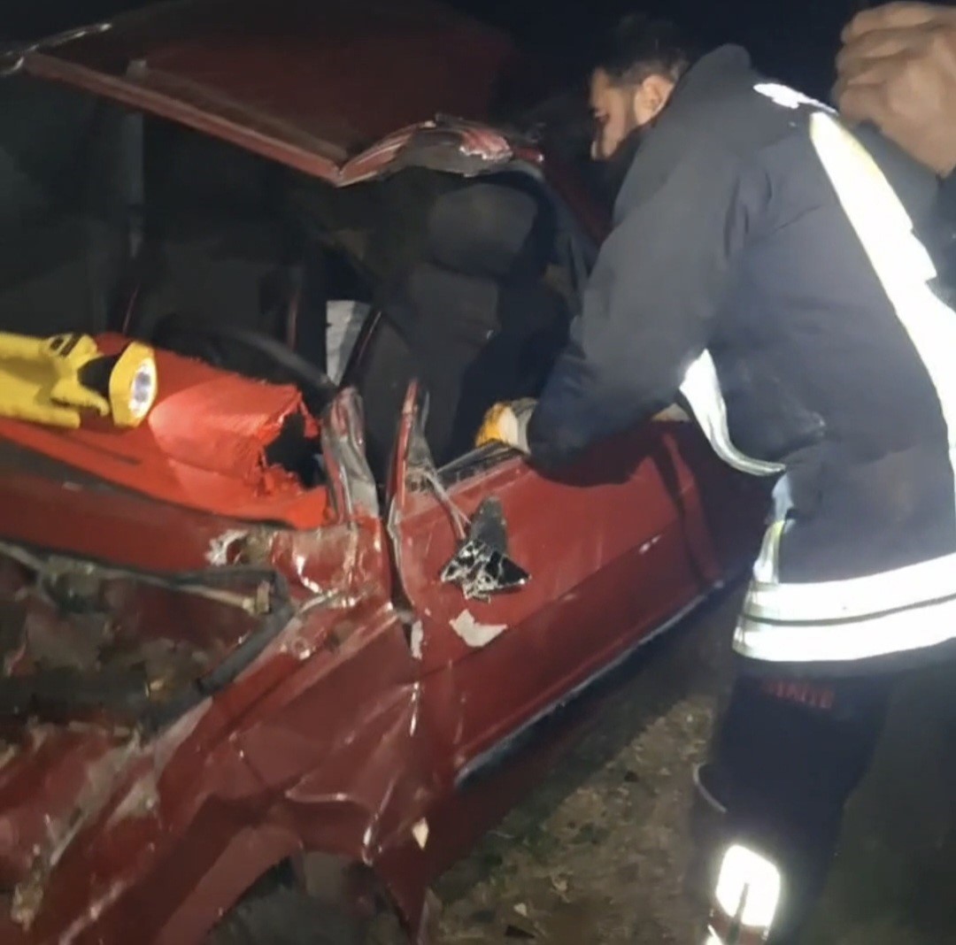 siverekte otomobil sarampole devrildi 1 olu 2 2h1v3Tsu