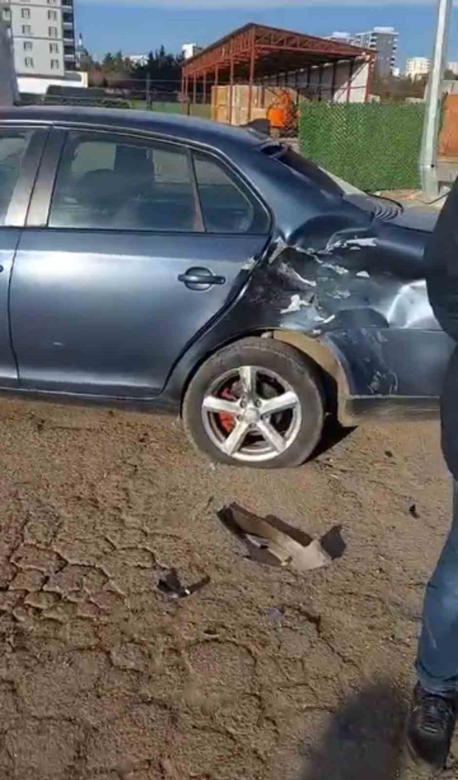 siverekte otomobille carpisan genc motosikletli hayatini kaybetti 1 kUqavOA1