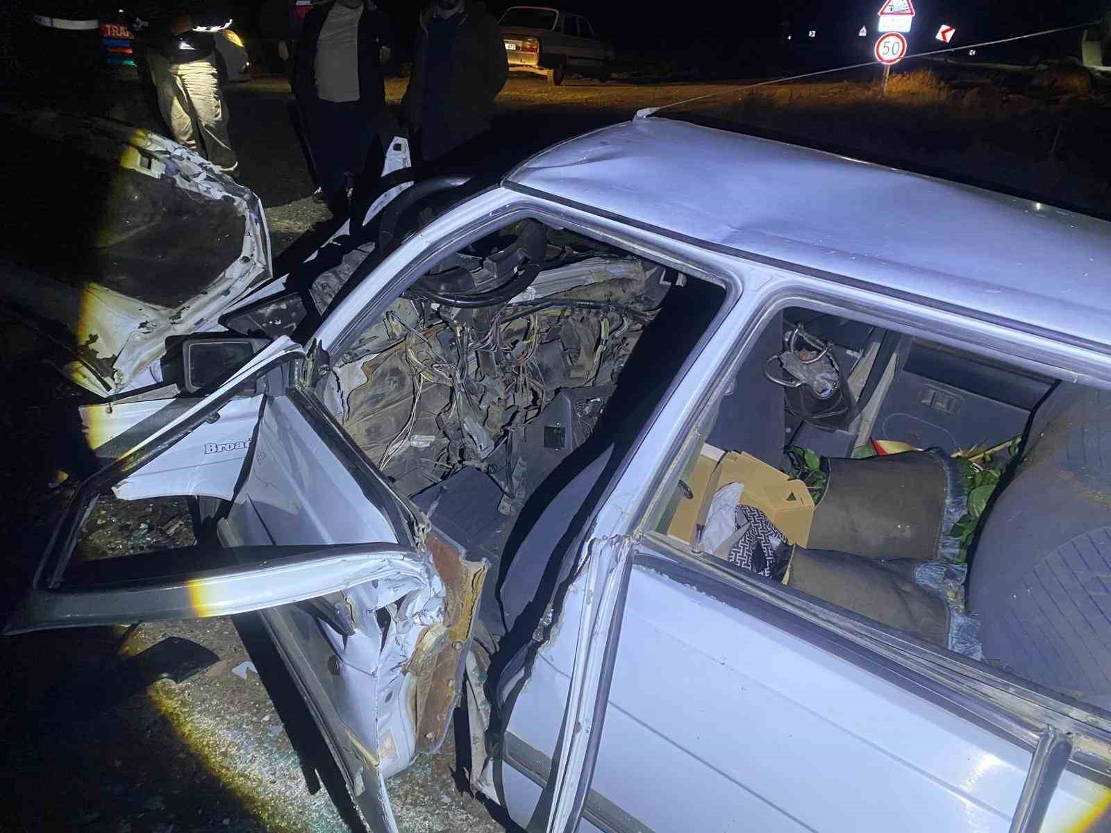 siverekte otomobiller kafa kafaya carpisti 2si agir 7 yarali 2 973vWnzH