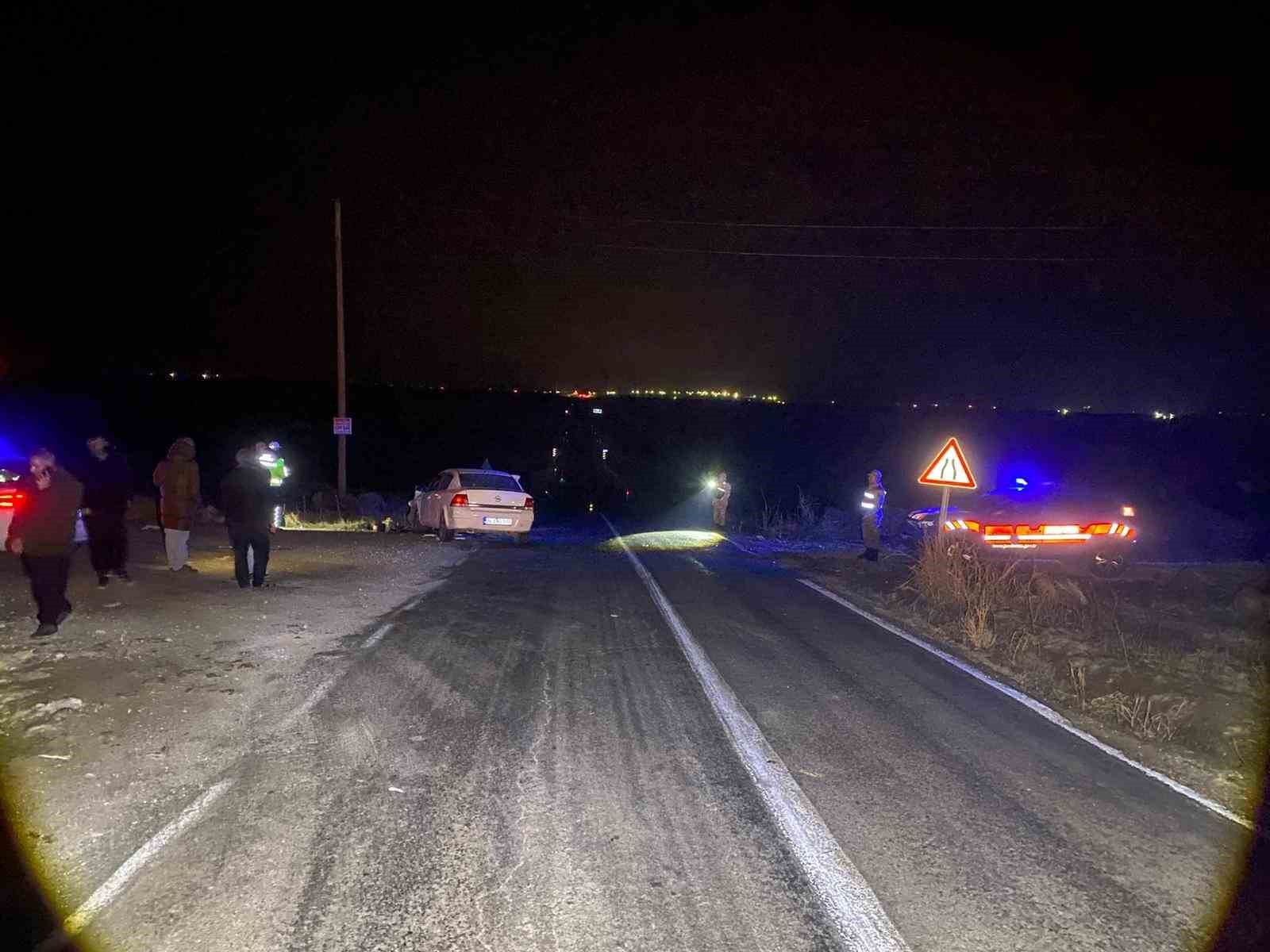 siverekte otomobiller kafa kafaya carpisti 2si agir 7 yarali 3
