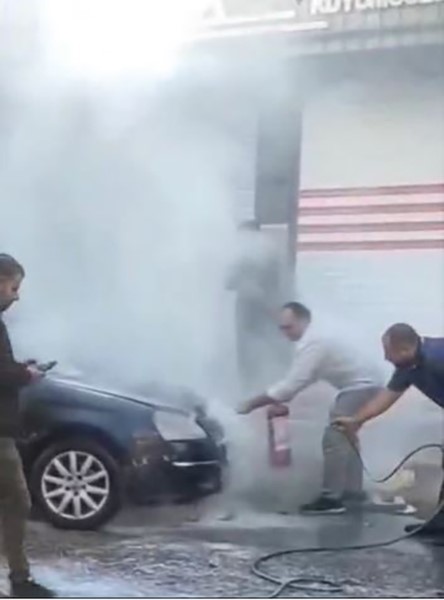 siverekte park halindeki otomobil alev aldi 2 14swgFqW