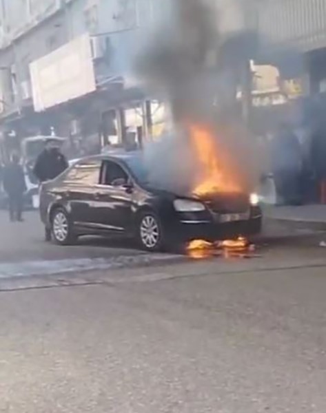 siverekte park halindeki otomobil alev aldi 3 vkPyhNjy
