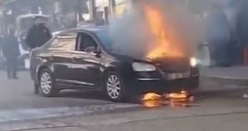 siverekte-park-halindeki-otomobil-alev-aldi-wNOIyXhg.jpg