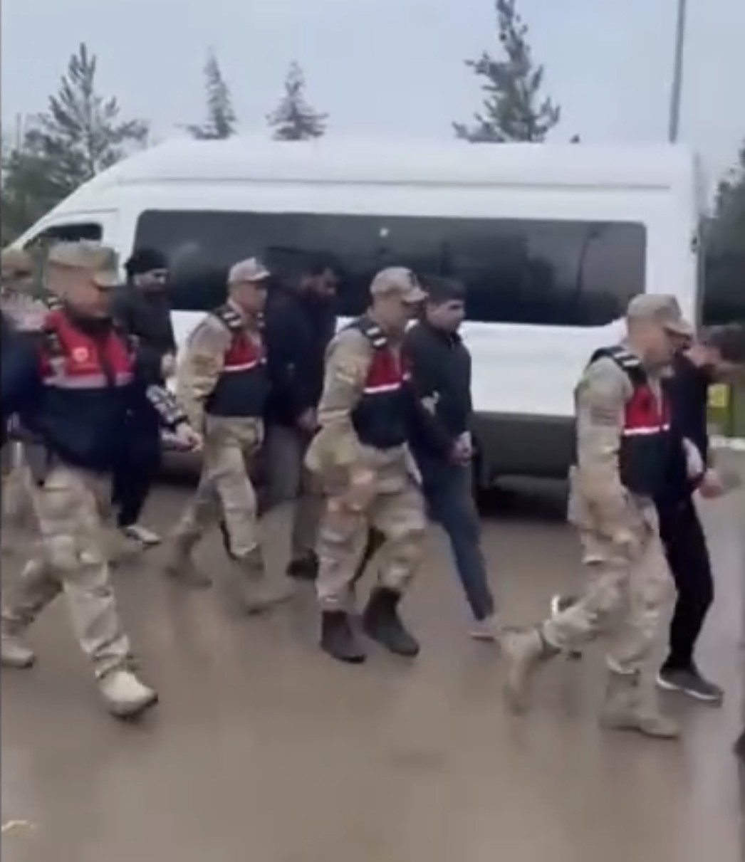 Siverek’te "sahte çürük raporu" operasyonu: 10 tutuklama 5 siverekte sahte curuk raporu operasyonu 10 tutuklama 1 dusjS2A7