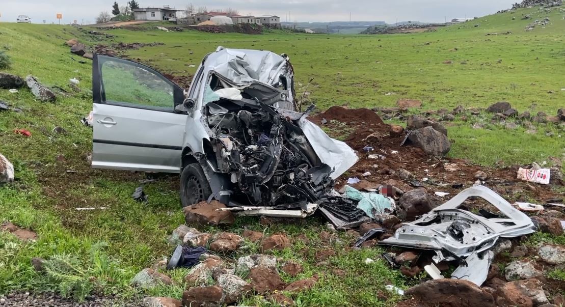 siverekte tir ile hafif ticaret araci carpisti 2 olu 1 yarali 0 KEfORJKL