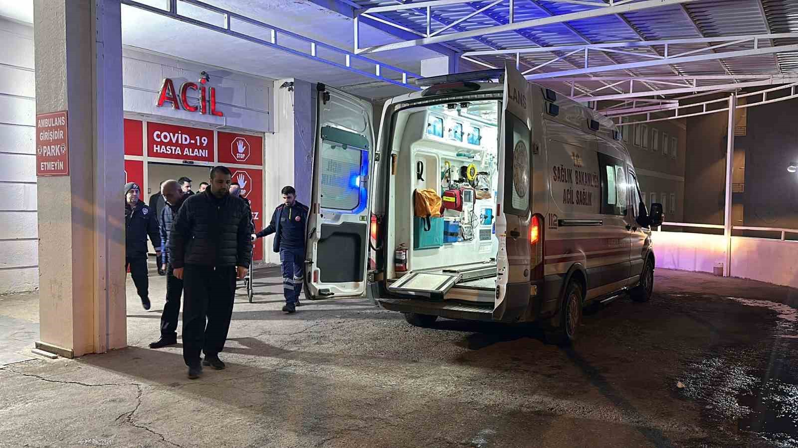 siverekte trafik kazasi 4 yarali 1 Hl5rWUVN