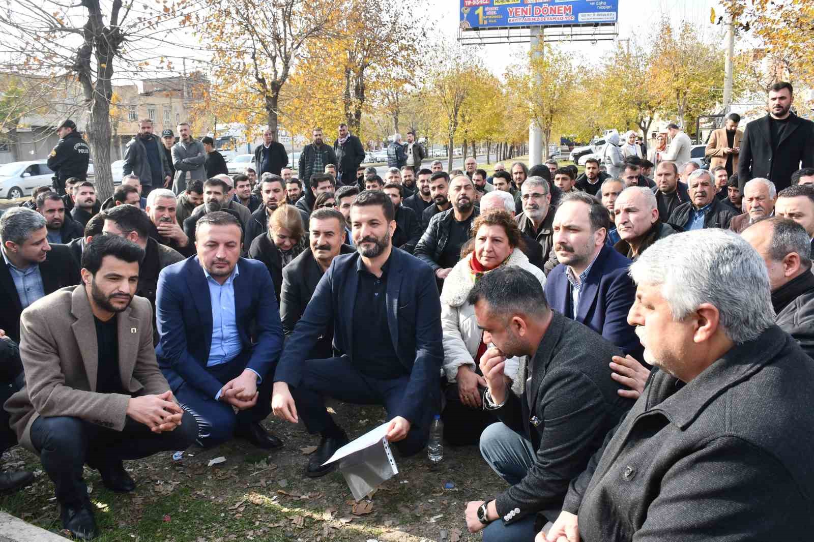siverekte yurek burkan protesto esimin acisi son olsun bu yolu kaldirin 0 EZPWEUgX