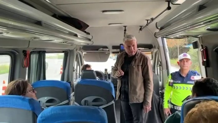 sivil kiyafetli jandarmalar sahada toplu tasimada siki takip 1 VJv5W362