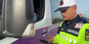 sivil-kiyafetli-jandarmalar-sahada-toplu-tasimada-siki-takip-8vWCCGG5.jpg