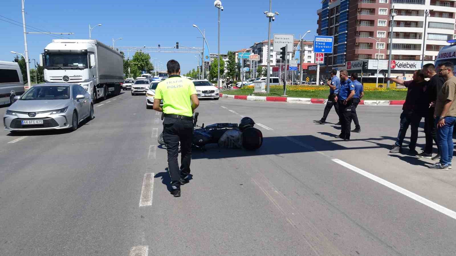 sivil polis araci ile motosiklet carpisti 1 yarali 1