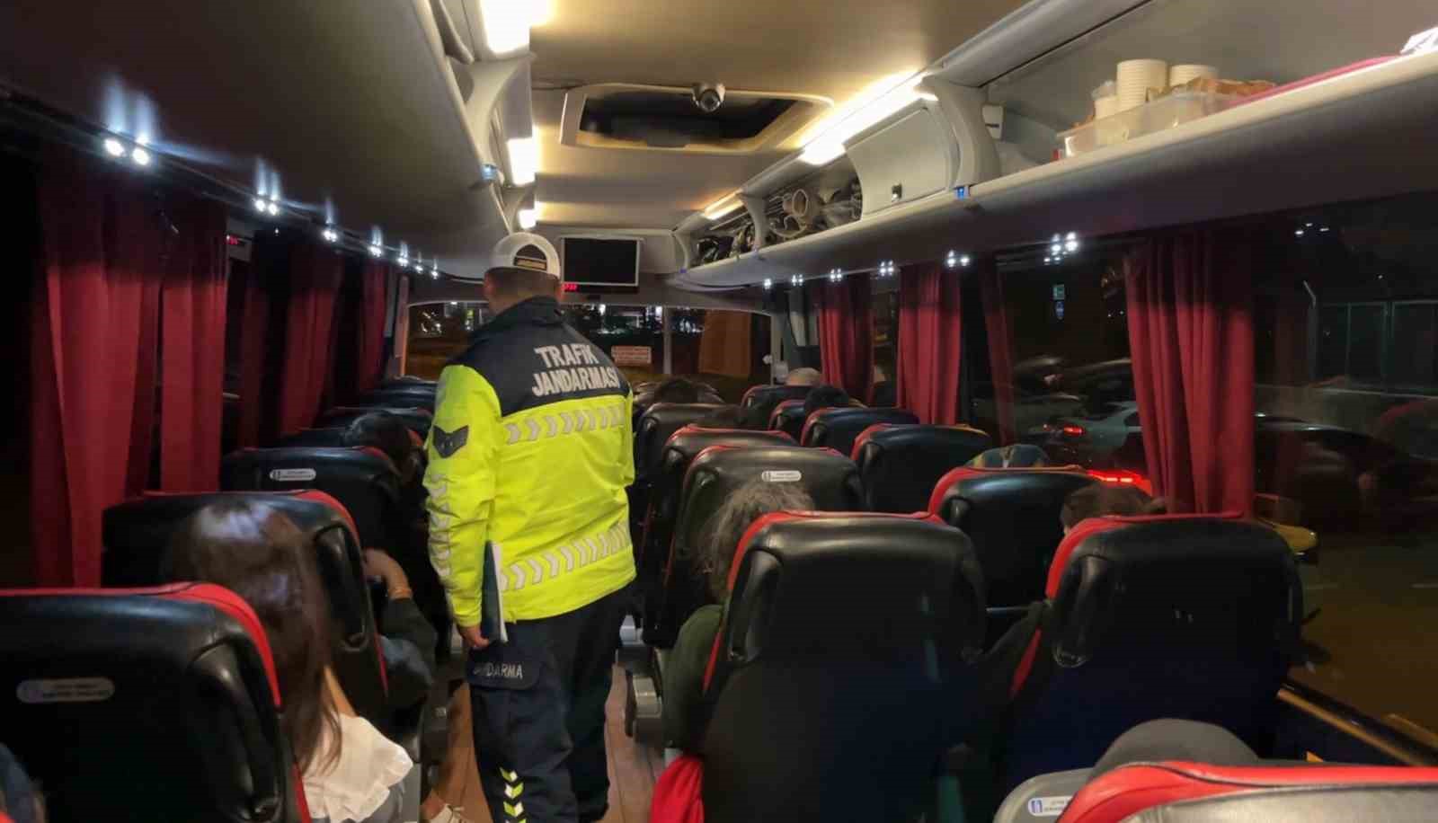 sivil trafik jandarmalari sehirlerarasi otobuslerde 0 CrzBB7Oj