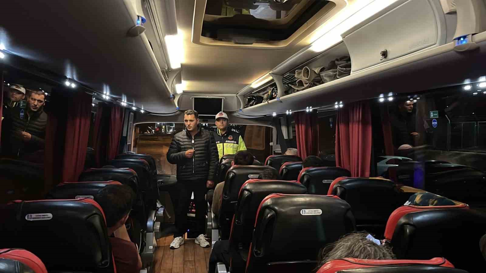 sivil trafik jandarmalari sehirlerarasi otobuslerde 2 zkdbnH7q