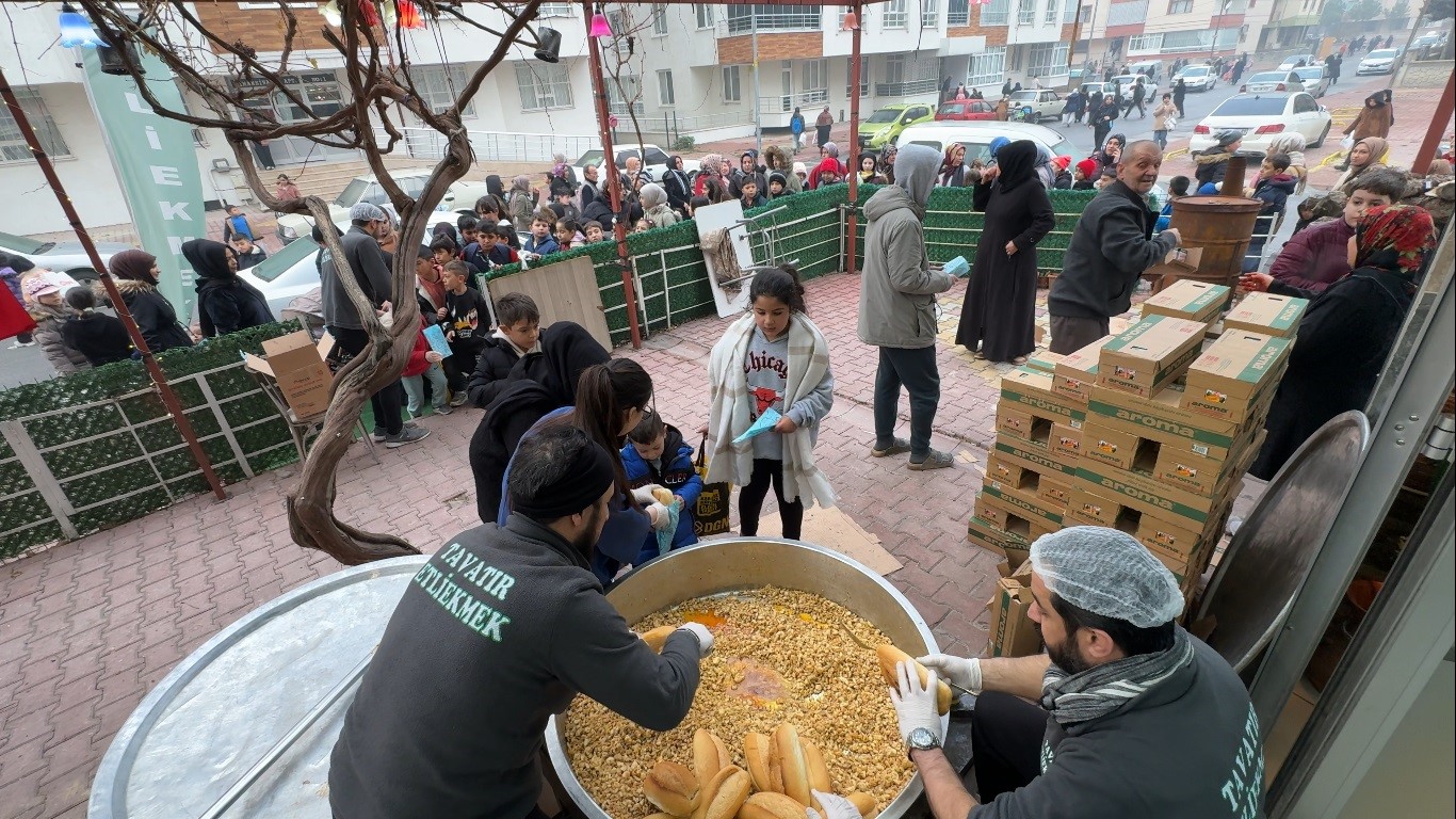 sivlilik diye gelen cocuklara tantuni ikram ettiler 0 Tgy365bY
