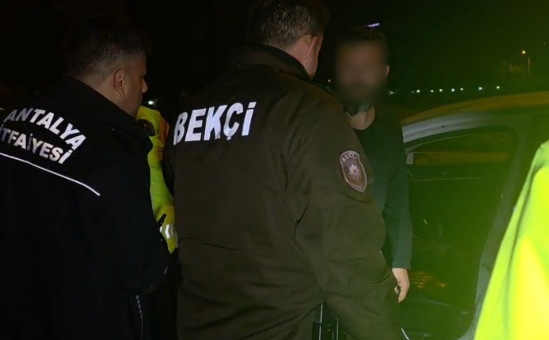 sizan surucuyu uyandirmak icin araci besik gibi salladilar 3 YezIkr1j