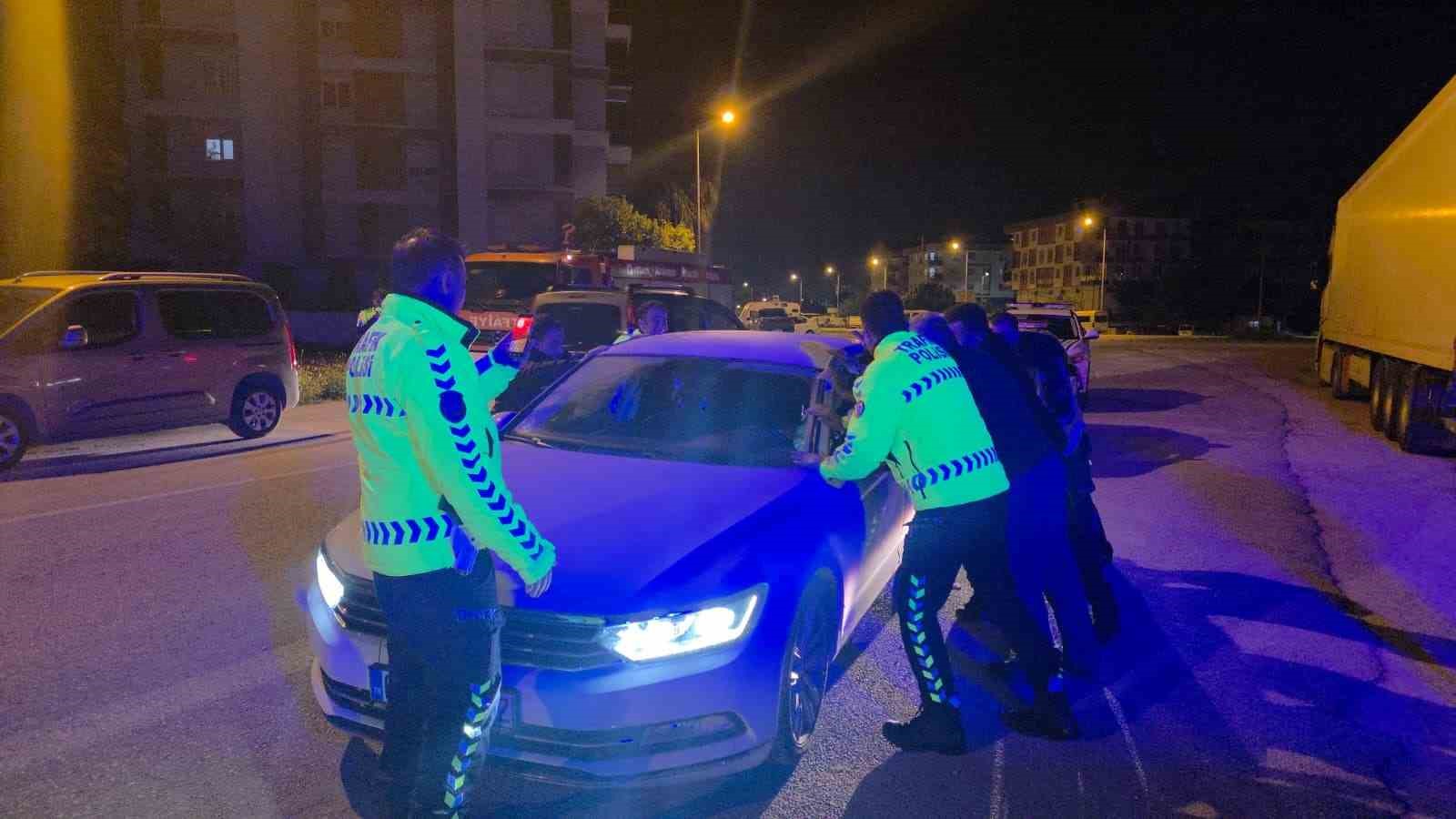 sizan surucuyu uyandirmak icin araci besik gibi salladilar 5 BWOJyHVu