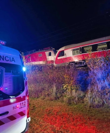 slovakyada-meydana-gelen-tren-kazasinin-bilancosu-netlesmeye-basladi-en-az-18-yarali-2HigNtrC.jpg
