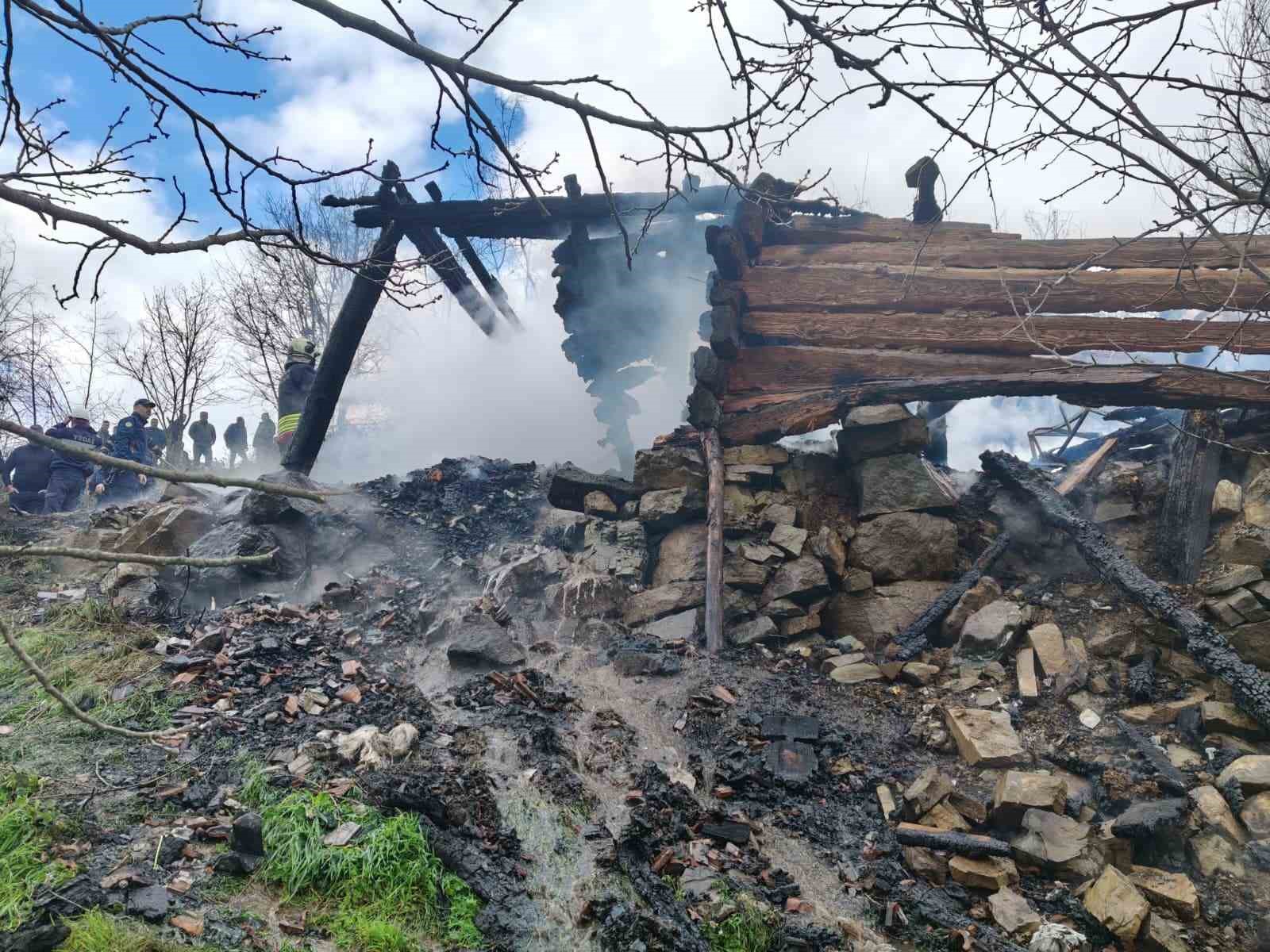 soba evi yakti yasli kadin hayatini kaybetti 1 eVpI2OyR