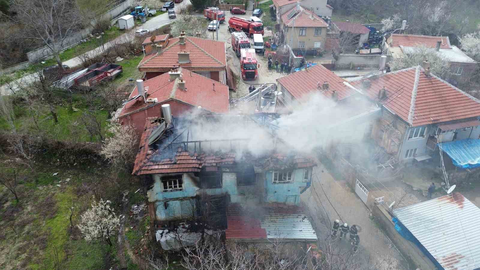 sobadan cikan yangin evi kullanilamaz hale getirdi 0 uRHmU1Gw