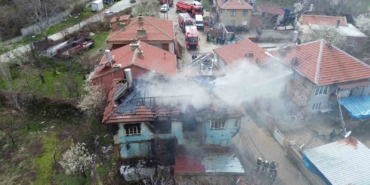 sobadan-cikan-yangin-evi-kullanilamaz-hale-getirdi-mKOSL5gX.jpg