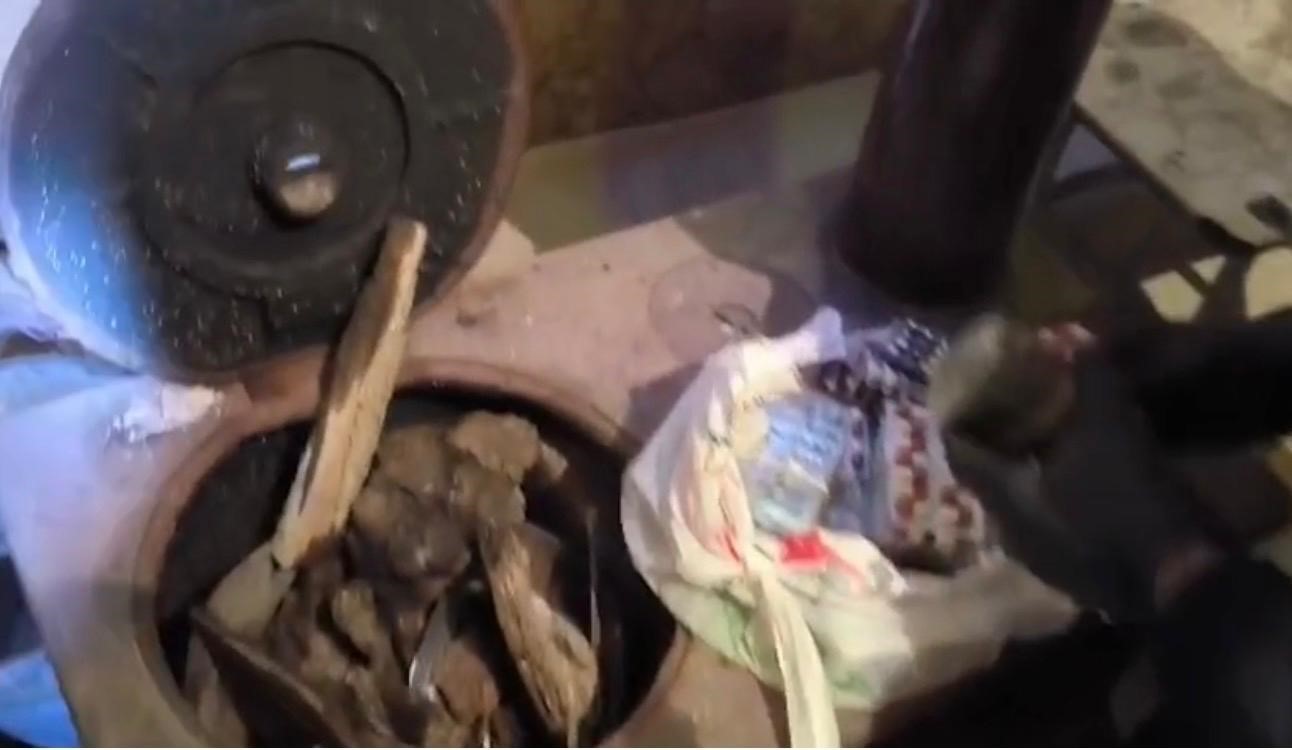 sobaya gizlenmis 638 adet sentetik hap ele gecirildi 1 tutuklama 0