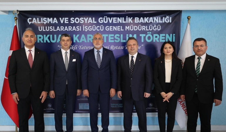 socar-turkiye-yoneticilerine-turkuaz-kart-takdim-edildi-MakeELTA.jpg