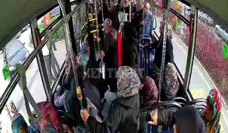 sofor-rahatsizlanan-yolcu-icin-guzergah-degistirdi-D6PAS75A.jpg