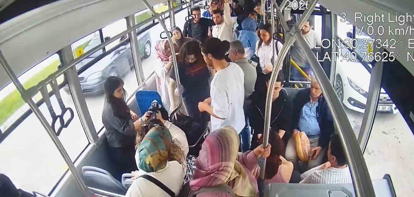 sofor surdu saglik calisani mudahale etti otobusteki panik anlari kamerada 3 m1fnCBqb