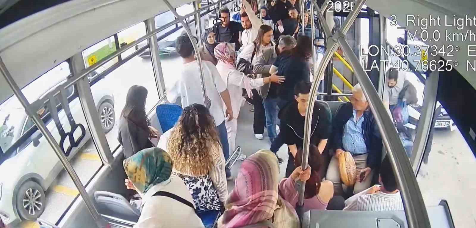sofor surdu saglik calisani mudahale etti otobusteki panik anlari kamerada 4 U8AjCm4H