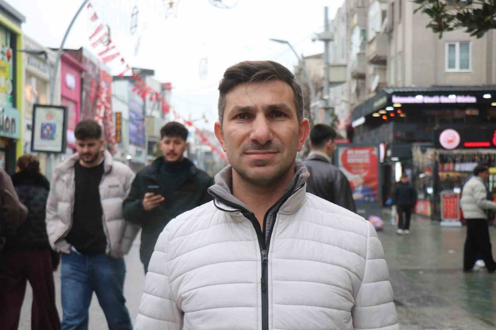 soguk hava ve yagmur bayram alisverisine engel olamadi 6 63YMBhhi