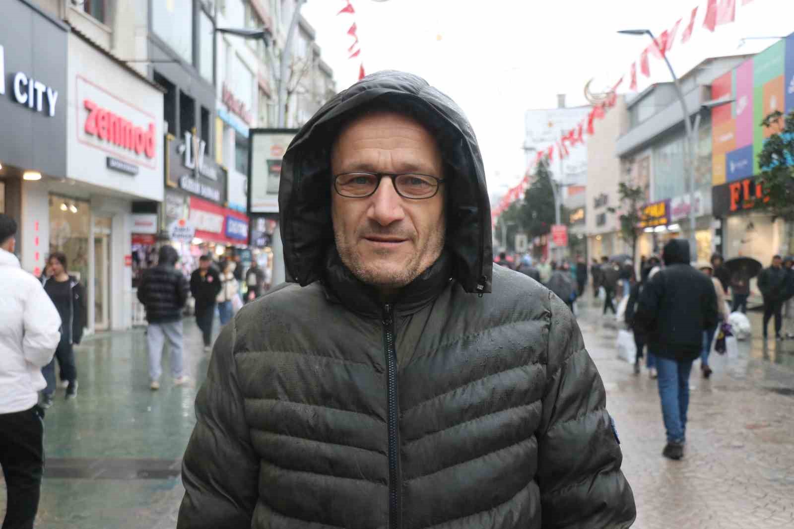 soguk hava ve yagmur bayram alisverisine engel olamadi 9 rCiZC4FN