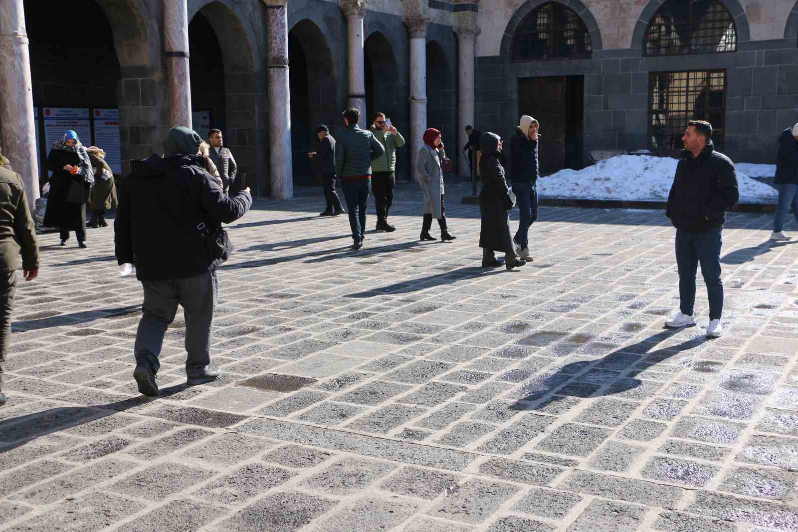 soguk havalar da turistleri durdurmadi diyarbakir misafirlerini agirlamaya devam ediyor 2 DHaPleWO