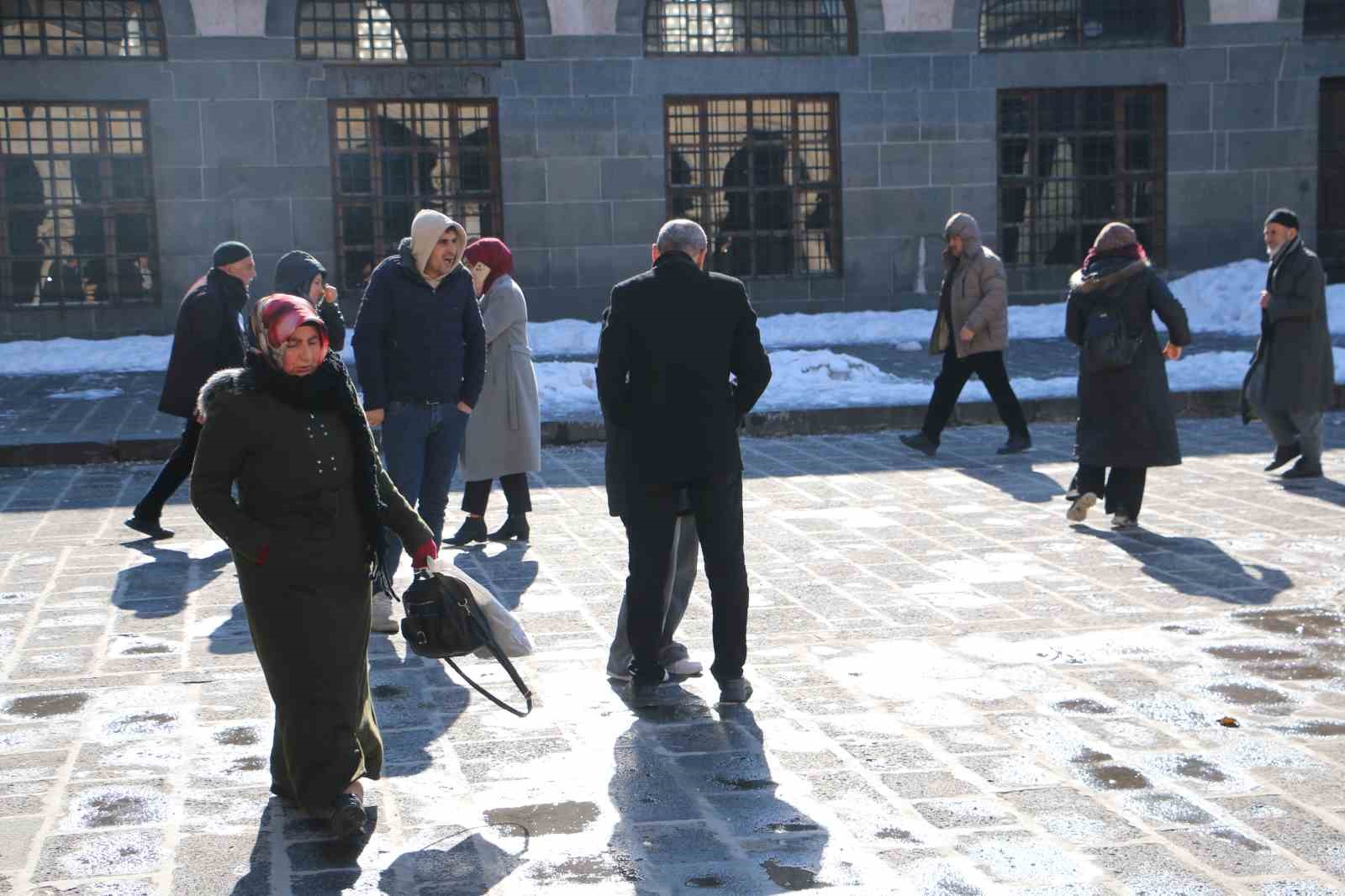 soguk havalar da turistleri durdurmadi diyarbakir misafirlerini agirlamaya devam ediyor 4 WbmwXwqw