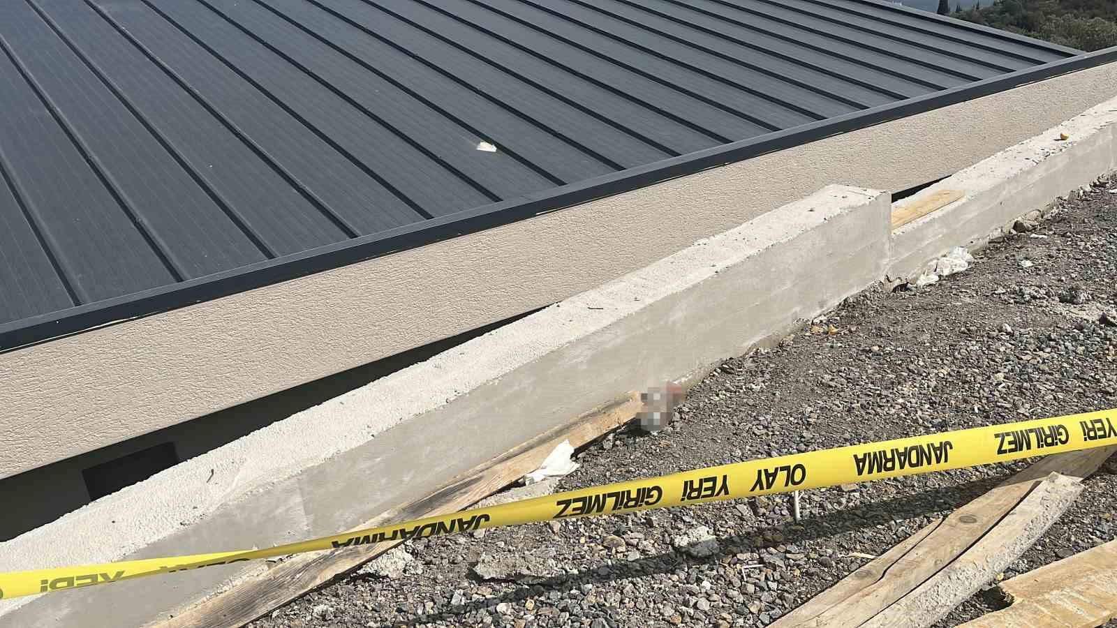 sohbet ederken 4 metre yukseklikten beton zemine dustu 2 dcFvSUM5