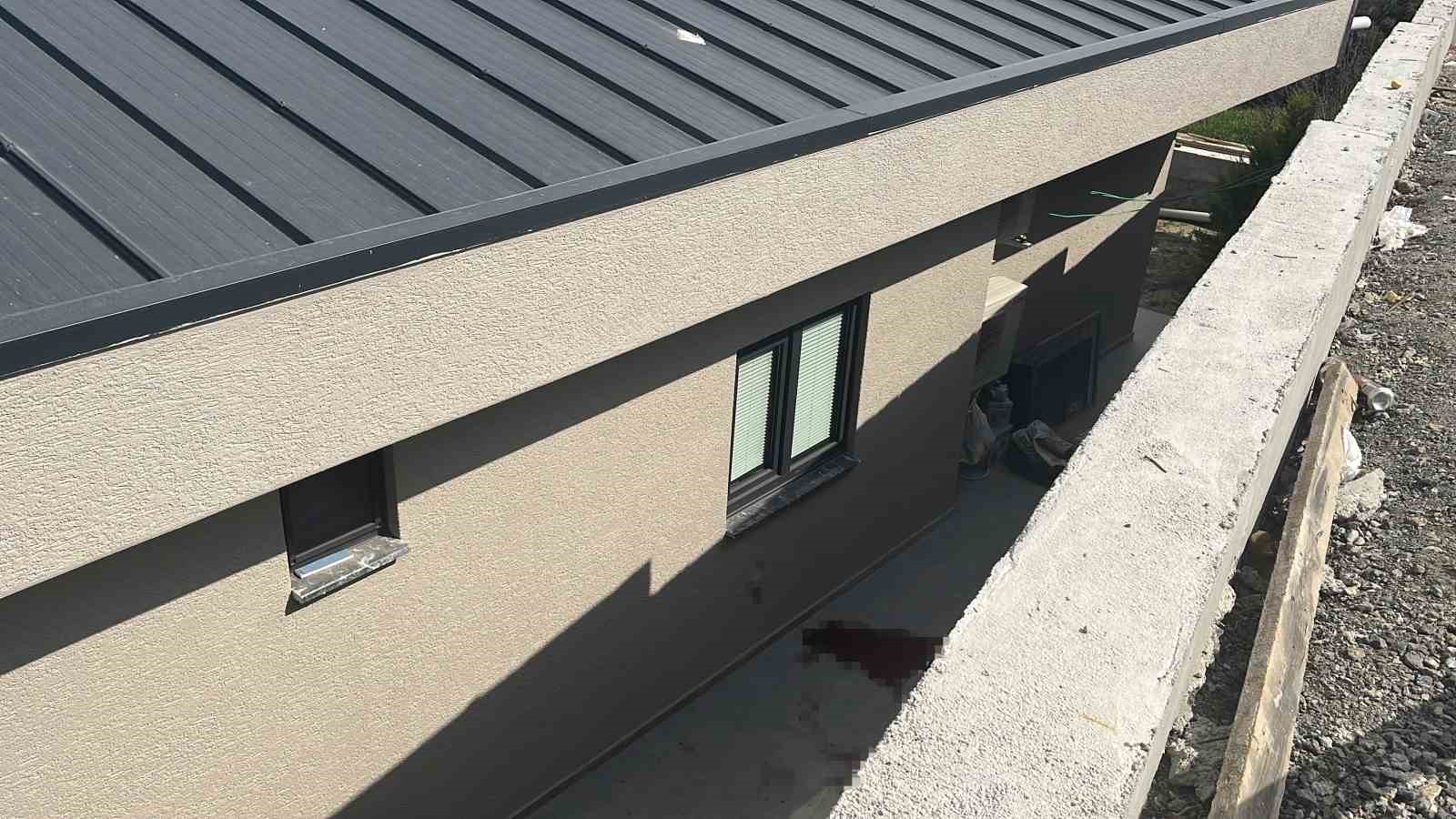 sohbet ederken 4 metre yukseklikten beton zemine dustu 3