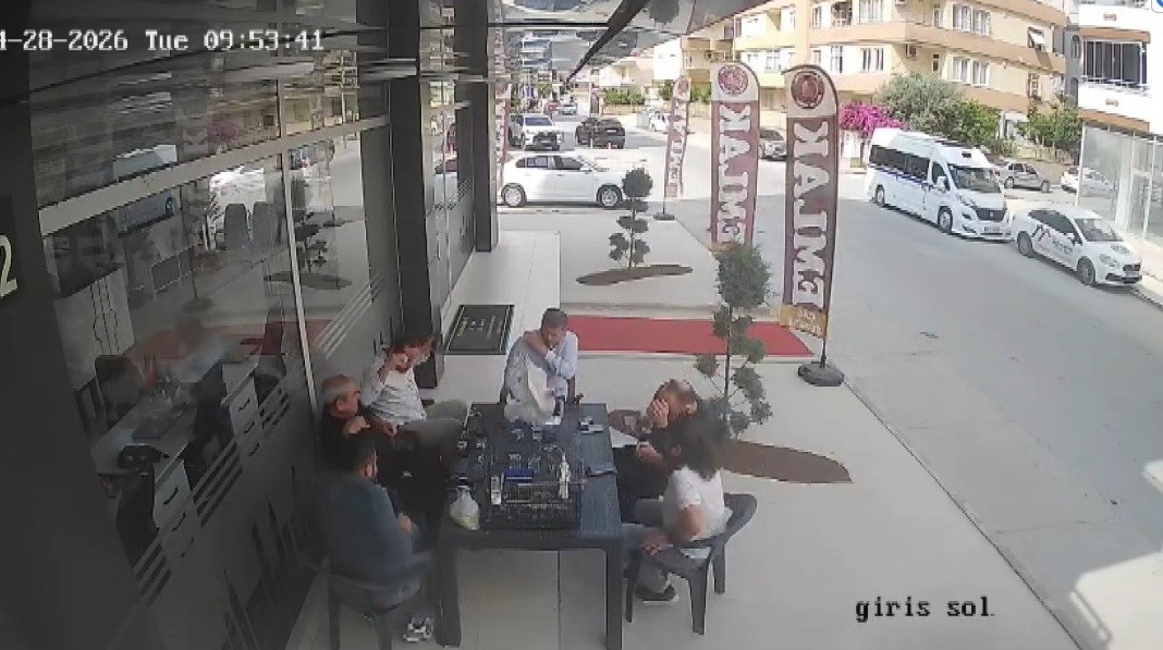 sohbet masasina dusen davetsiz misafir kisa sureli panige neden oldu 2 4MsNyHzS