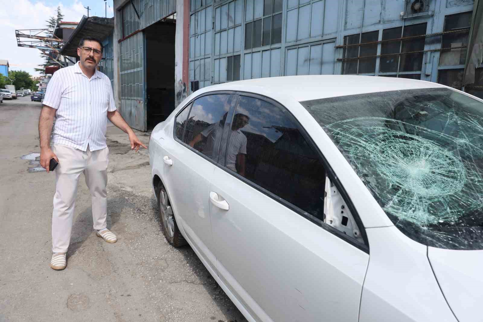 sokaga park ettigi milyonluk otomobilini komsusu parcaladi 1 im5aDcLp