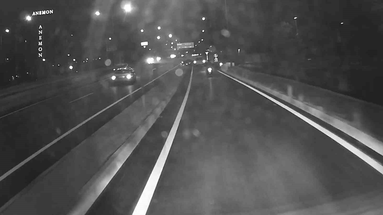 sokak hayvanina carpmamak icin karsi seride gecip panelvan minibus ve motosiklete carpti 1 yarali 8g6lj19h