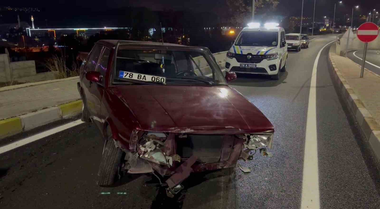 sokak hayvanina carpmamak icin karsi seride gecip panelvan minibus ve motosiklete carpti 1 yarali Z8U2DwwY