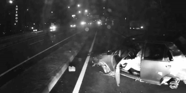 sokak-hayvanina-carpmamak-icin-karsi-seride-gecip-panelvan-minibus-ve-motosiklete-carpti-1-yarali-kYeaaOWI.jpg