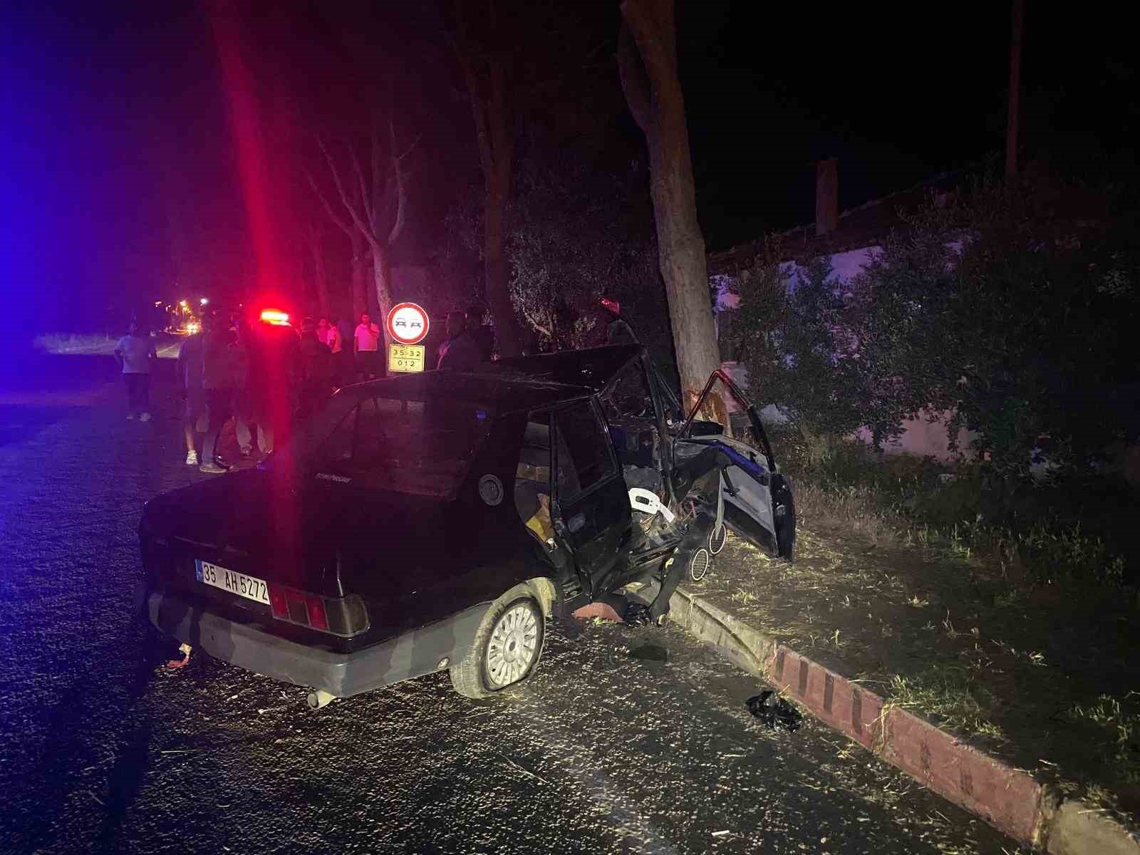 Sokak köpeğinden kaçmak isteyen otomobil ağaca çarptı: 1’i ağır 2 yaralı 4 sokak kopeginden kacmak isteyen otomobil agaca carpti 1i agir 2 yarali 0 3J8TagmK