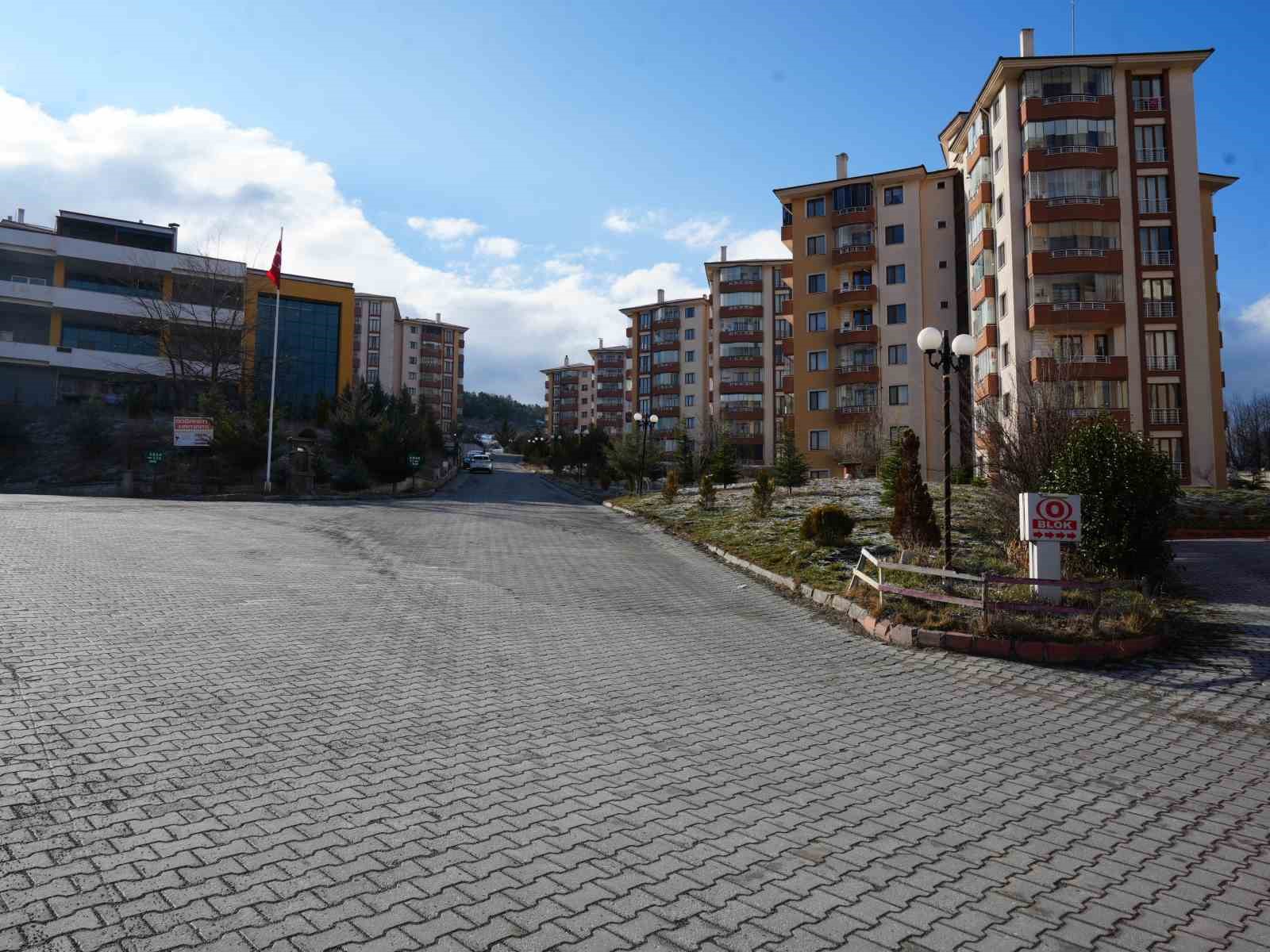 sokak kopeklerinin saldirisina ugrayan kadini vatandaslar kurtardi o anlar kamerada 7 uHzAv7Ry