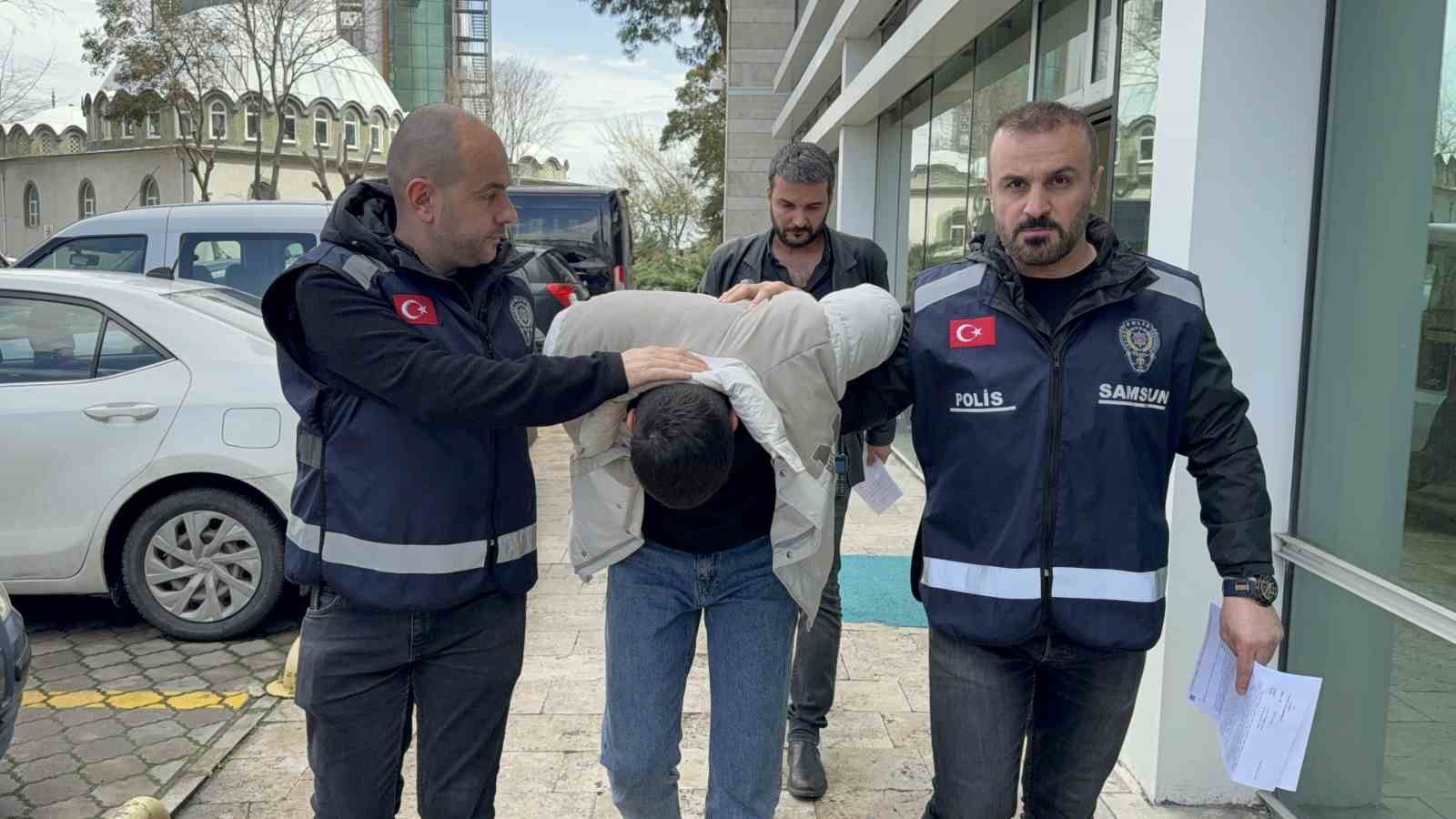 Sokak ortasında genç kadına dehşeti yaşatan taciz zanlısı tutuklandı 5 sokak ortasinda genc kadina dehseti yasatan taciz zanlisi tutuklandi 1 Zhf7O3Nh