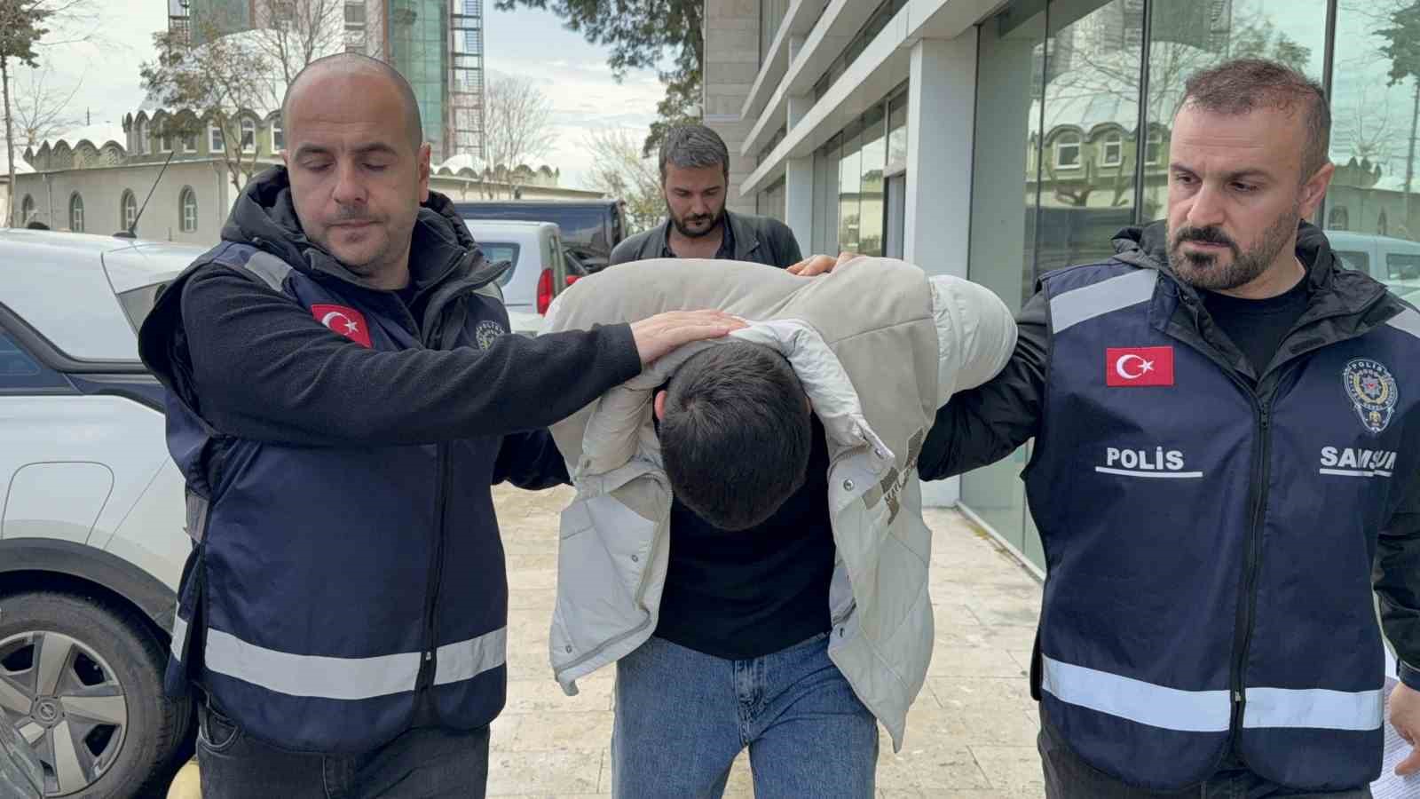 Sokak ortasında genç kadına dehşeti yaşatan taciz zanlısı tutuklandı 6 sokak ortasinda genc kadina dehseti yasatan taciz zanlisi tutuklandi 2 ReV9TJTq