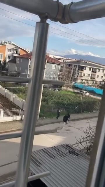 Sokak ortasında havaya ateş eden çocuk kamerada 6 sokak ortasinda havaya ates eden cocuk kamerada 2